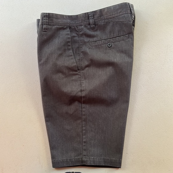 Volcom Shorts (33) - Picture 2 of 9